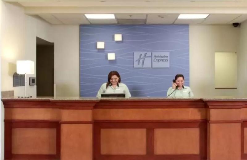 Holiday Inn Express & Suites Monterrey Aeropuerto By Ihg Apodaca Bagian luar foto