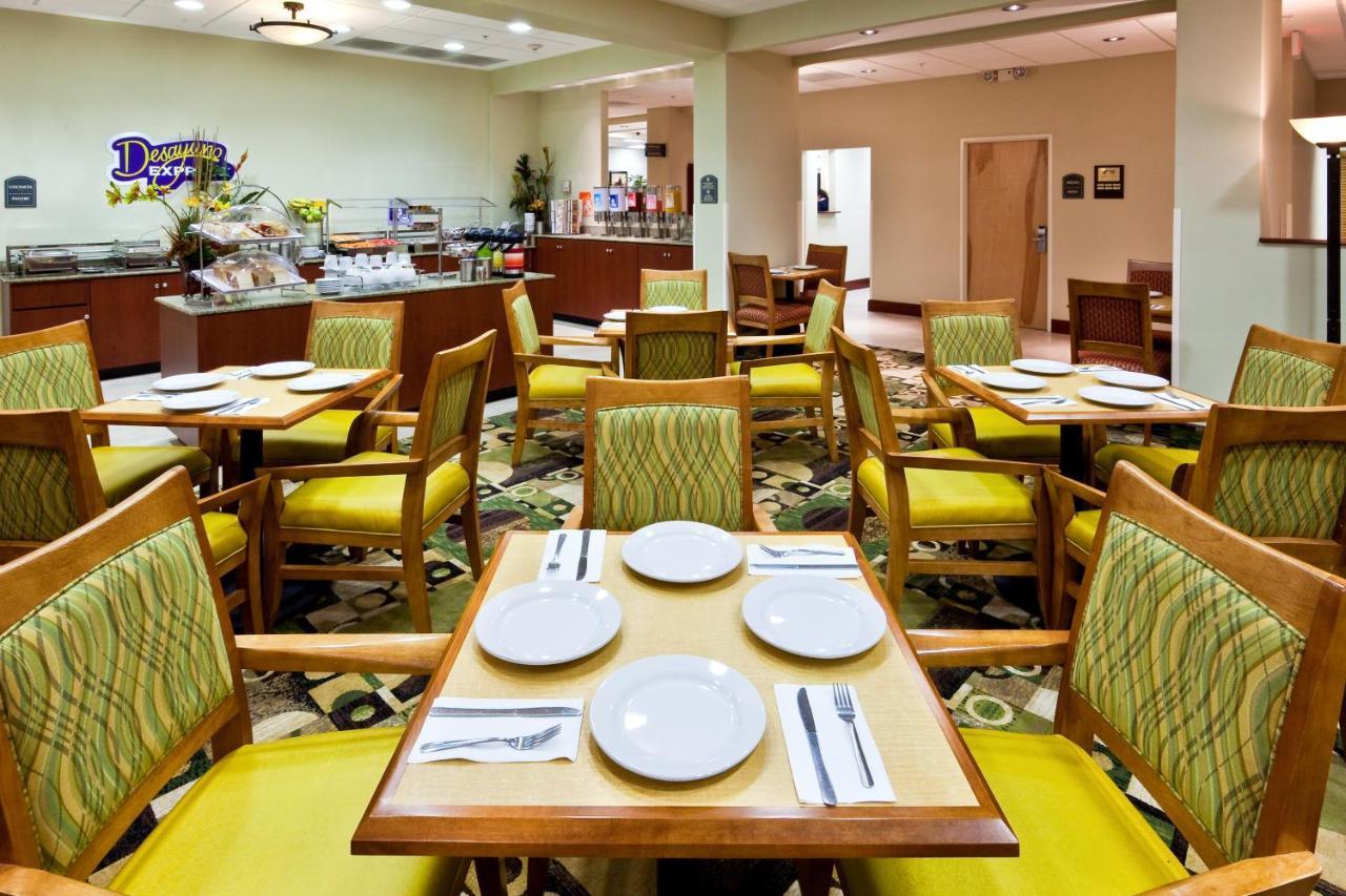Holiday Inn Express & Suites Monterrey Aeropuerto By Ihg Apodaca Bagian luar foto